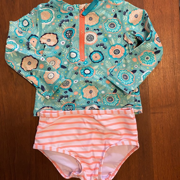 2T two-piece swimsuit - Picture 2 of 2